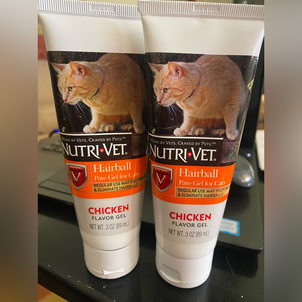 New tubes / Nutri-Vet hairball paw-gel for cats